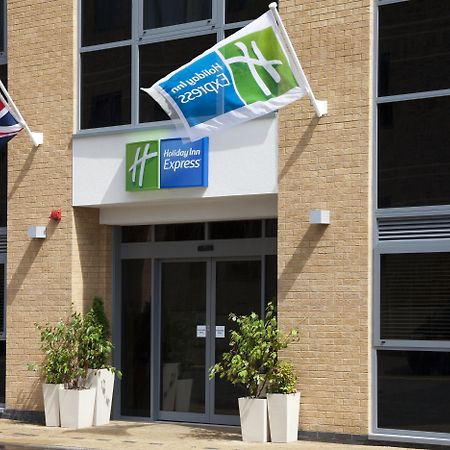 Holiday Inn Express London - Watford Junction By Ihg Esterno foto