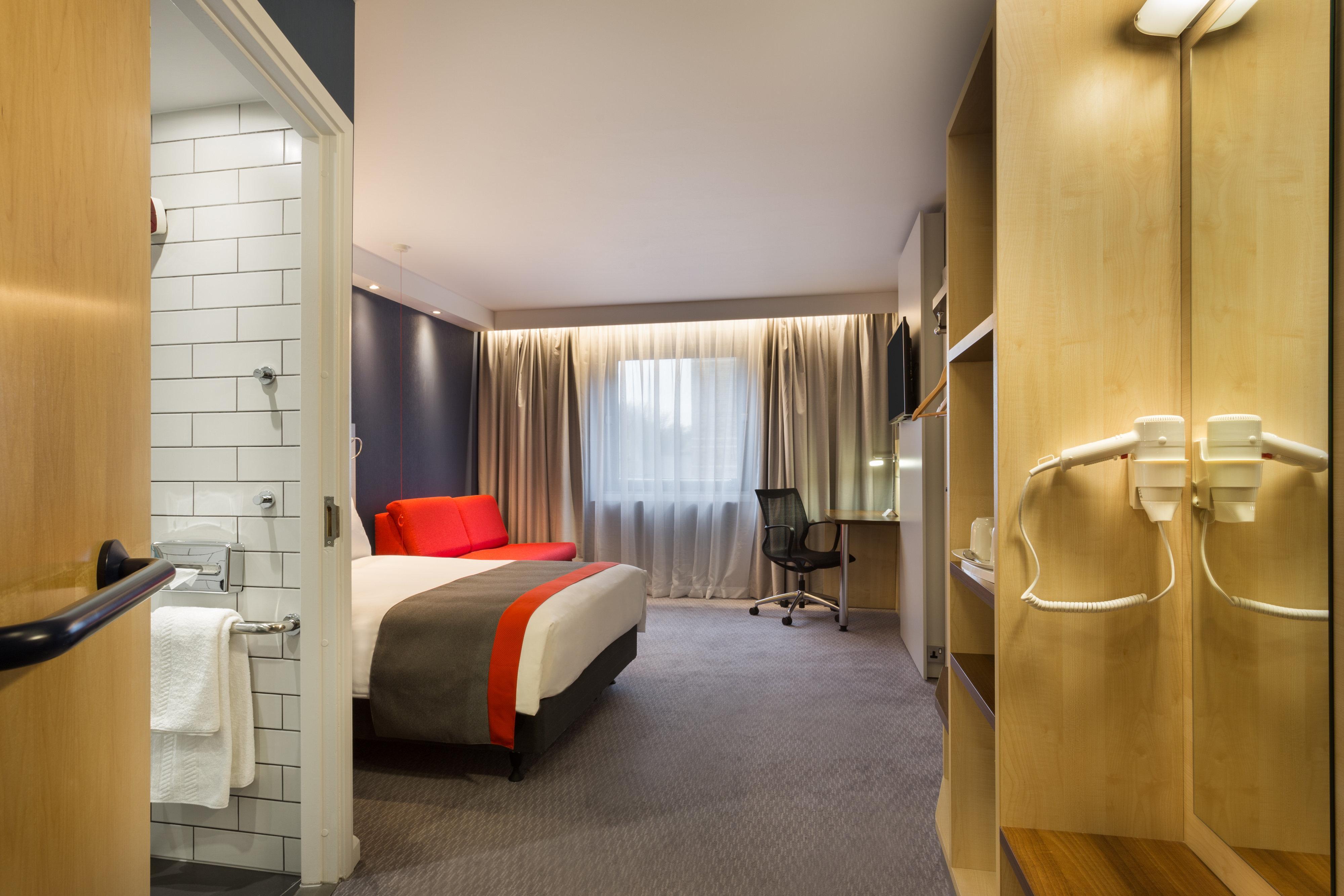 Holiday Inn Express London - Watford Junction By Ihg Esterno foto