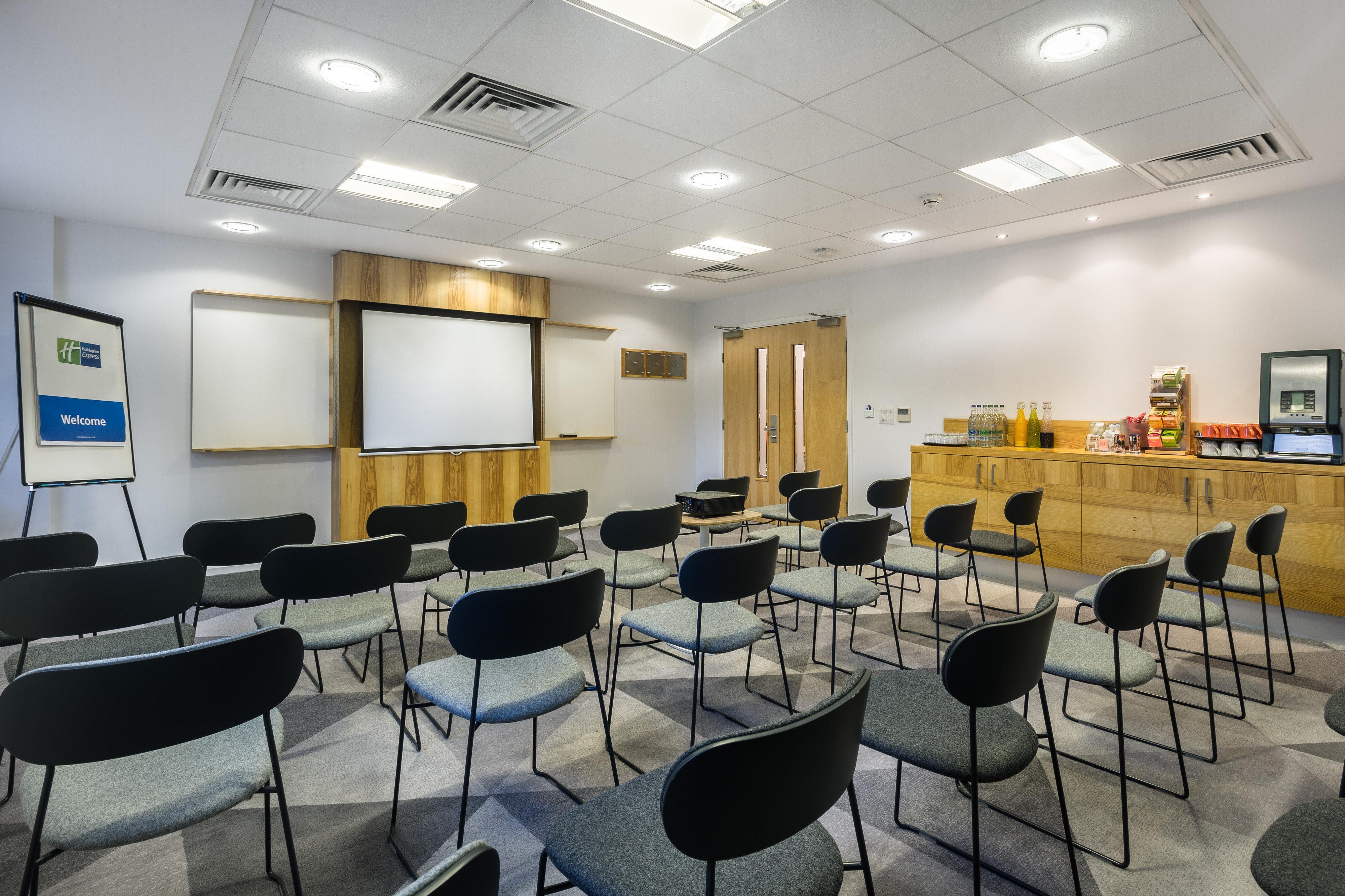 Holiday Inn Express London - Watford Junction By Ihg Esterno foto