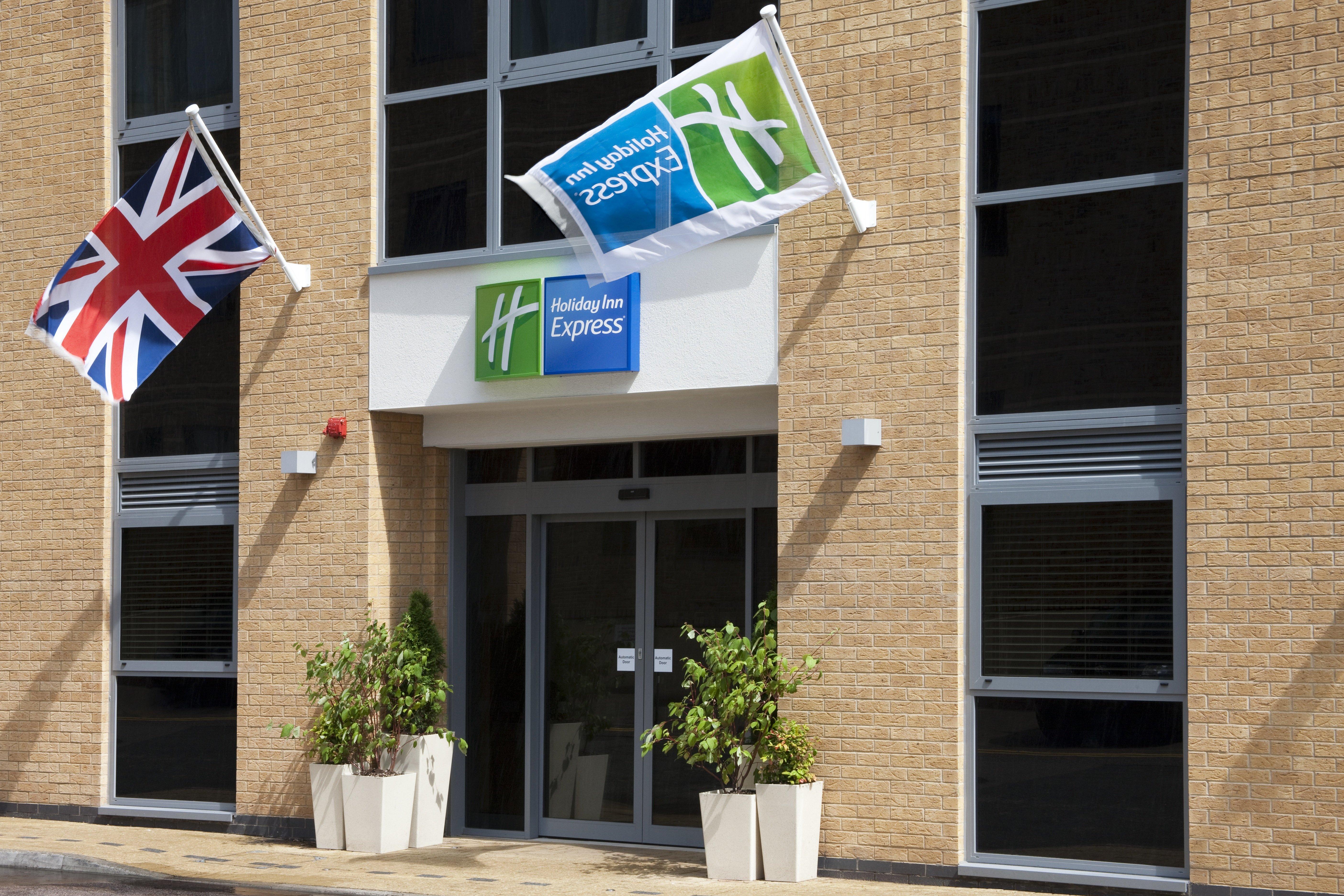 Holiday Inn Express London - Watford Junction By Ihg Esterno foto
