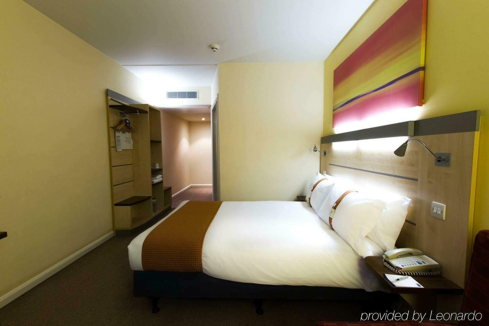Holiday Inn Express London - Watford Junction By Ihg Esterno foto