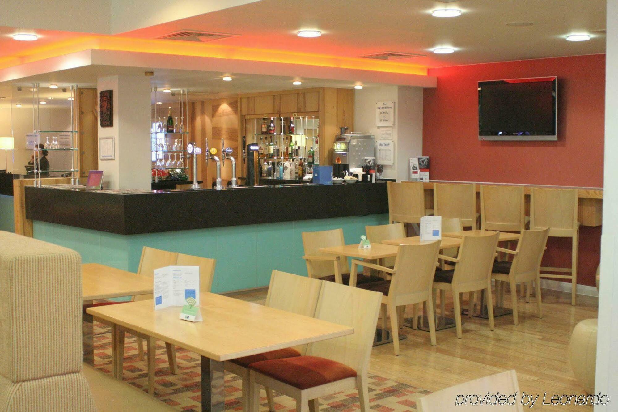 Holiday Inn Express London - Watford Junction By Ihg Esterno foto
