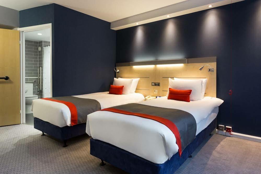 Holiday Inn Express London - Watford Junction By Ihg Esterno foto